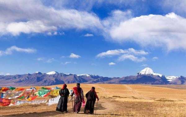 Tibetan Nomads Still Live Their Old Way of Life